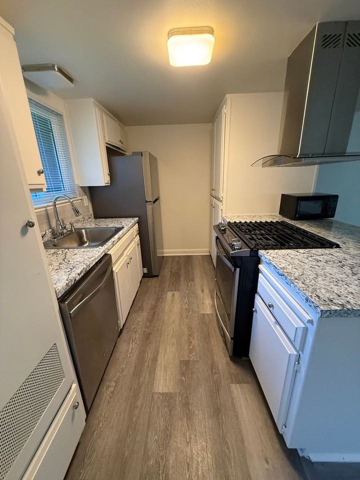 5612 Hillsdale Blvd #A - Photo 3 of 19