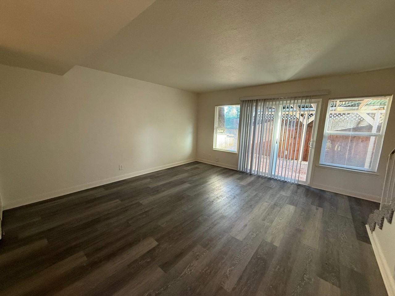 5612 Hillsdale Blvd #A - Photo 5 of 19