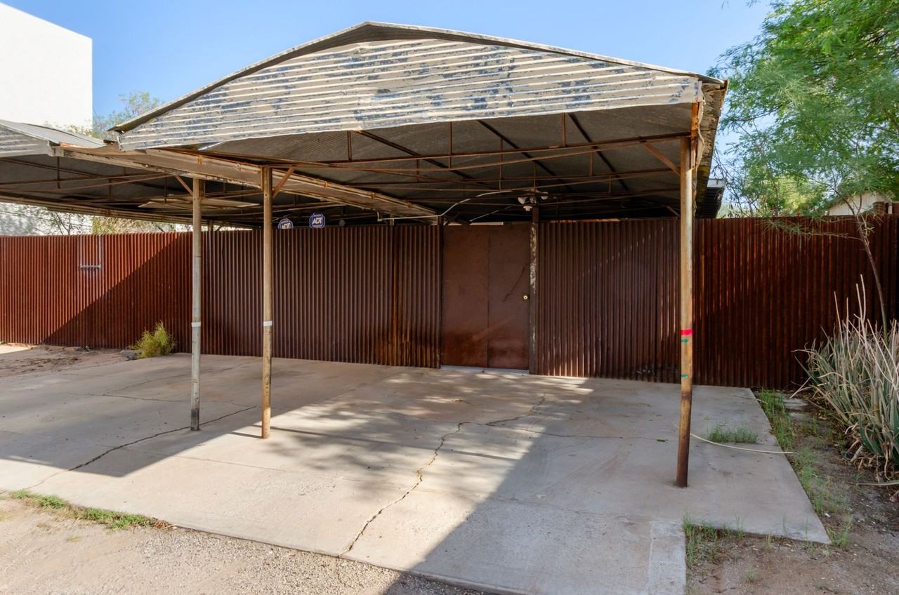 1812 E 7th St - Photo 3 of 21