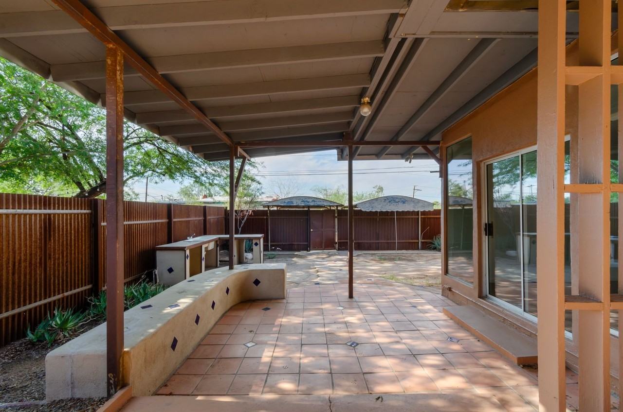 1812 E 7th St - Photo 5 of 21