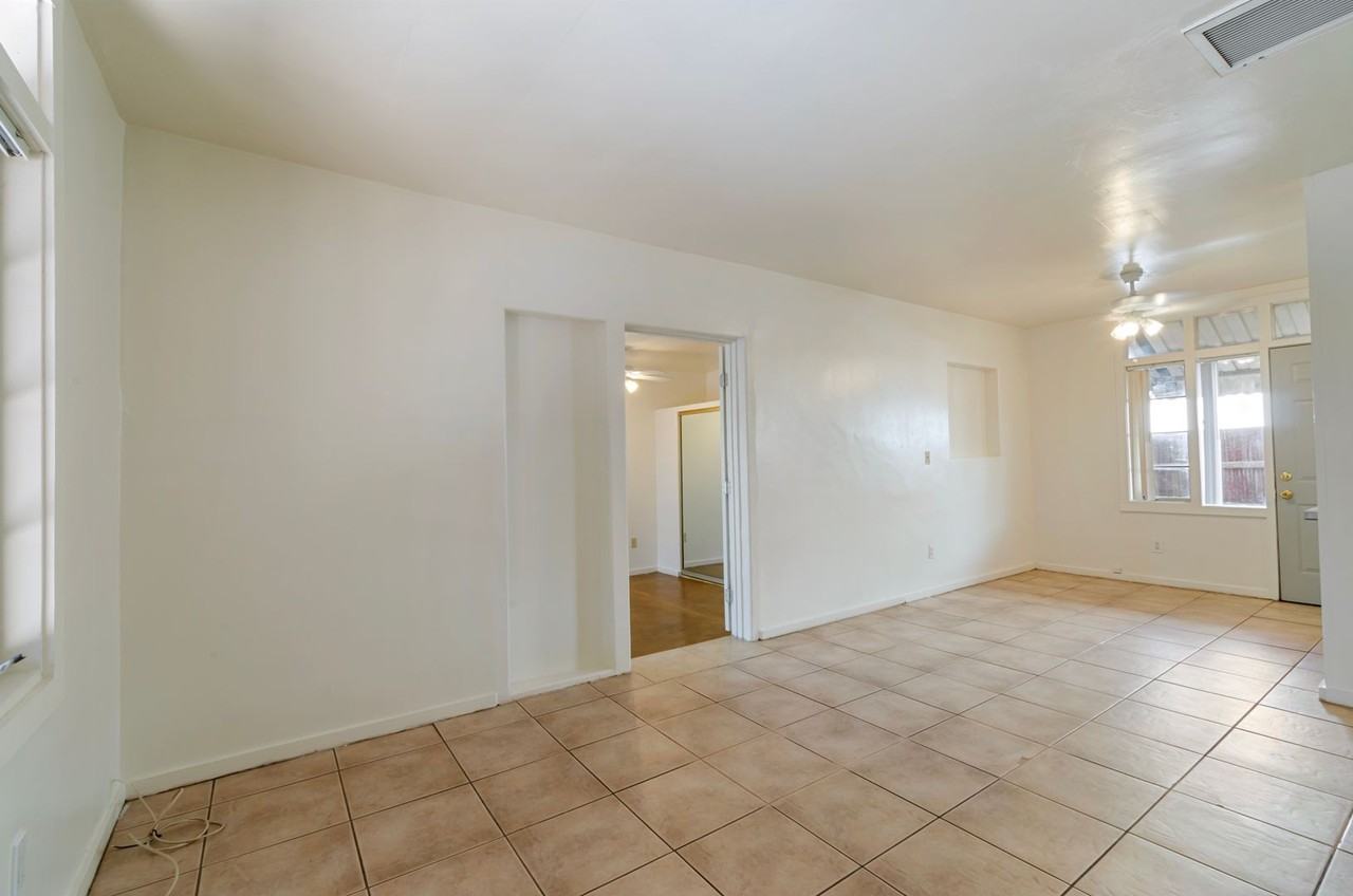 1812 E 7th St - Photo 6 of 21