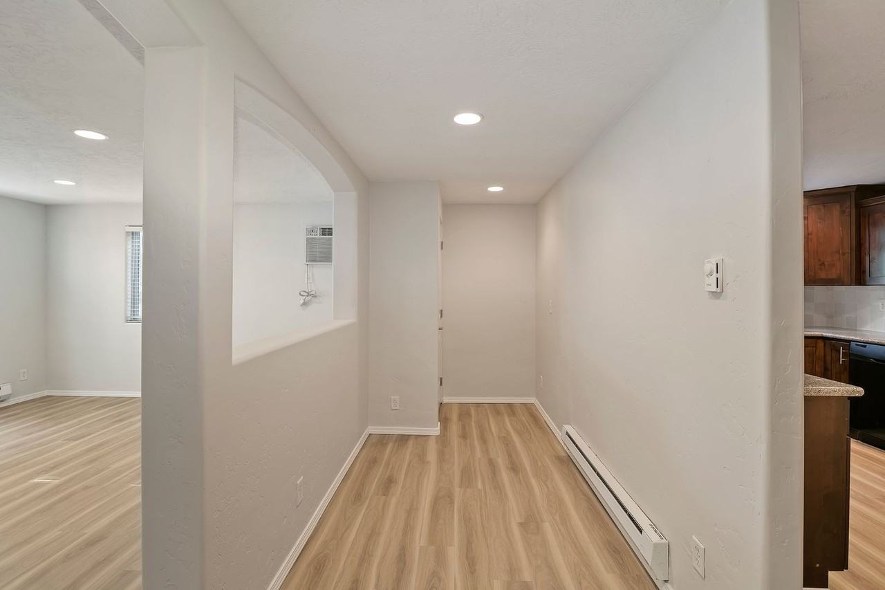 2110 W Brittany Ln - Photo 6 of 36