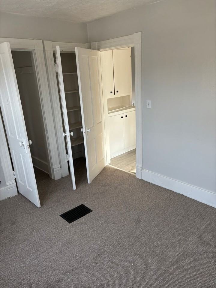 208 S Walts Ave - Photo 2 of 16