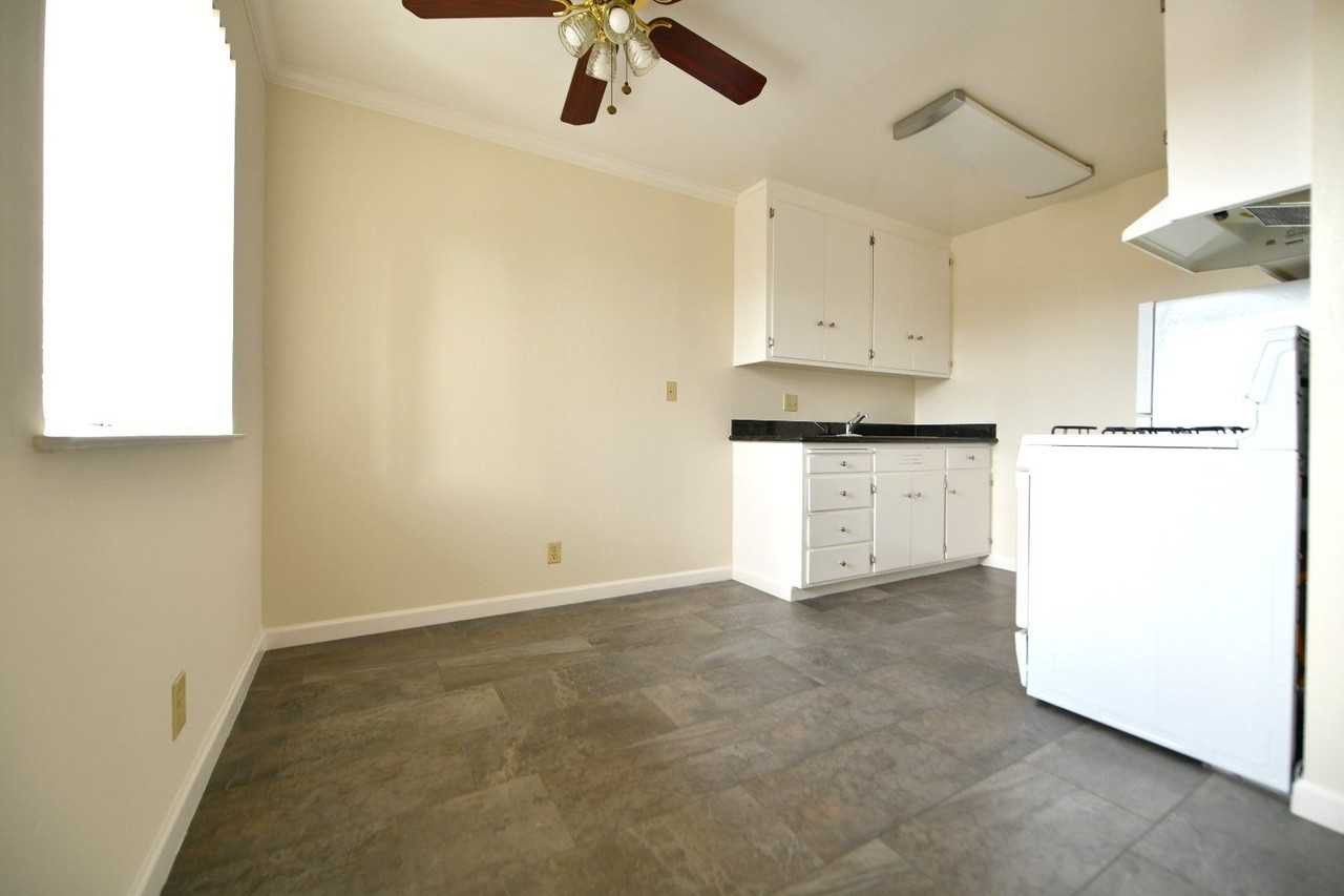 524 E 17th St. - Photo 7 of 26