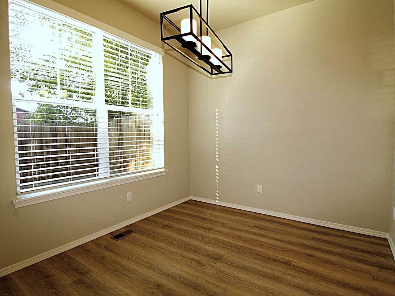 2362 Ne Keats Dr #1 - Photo 7 of 33