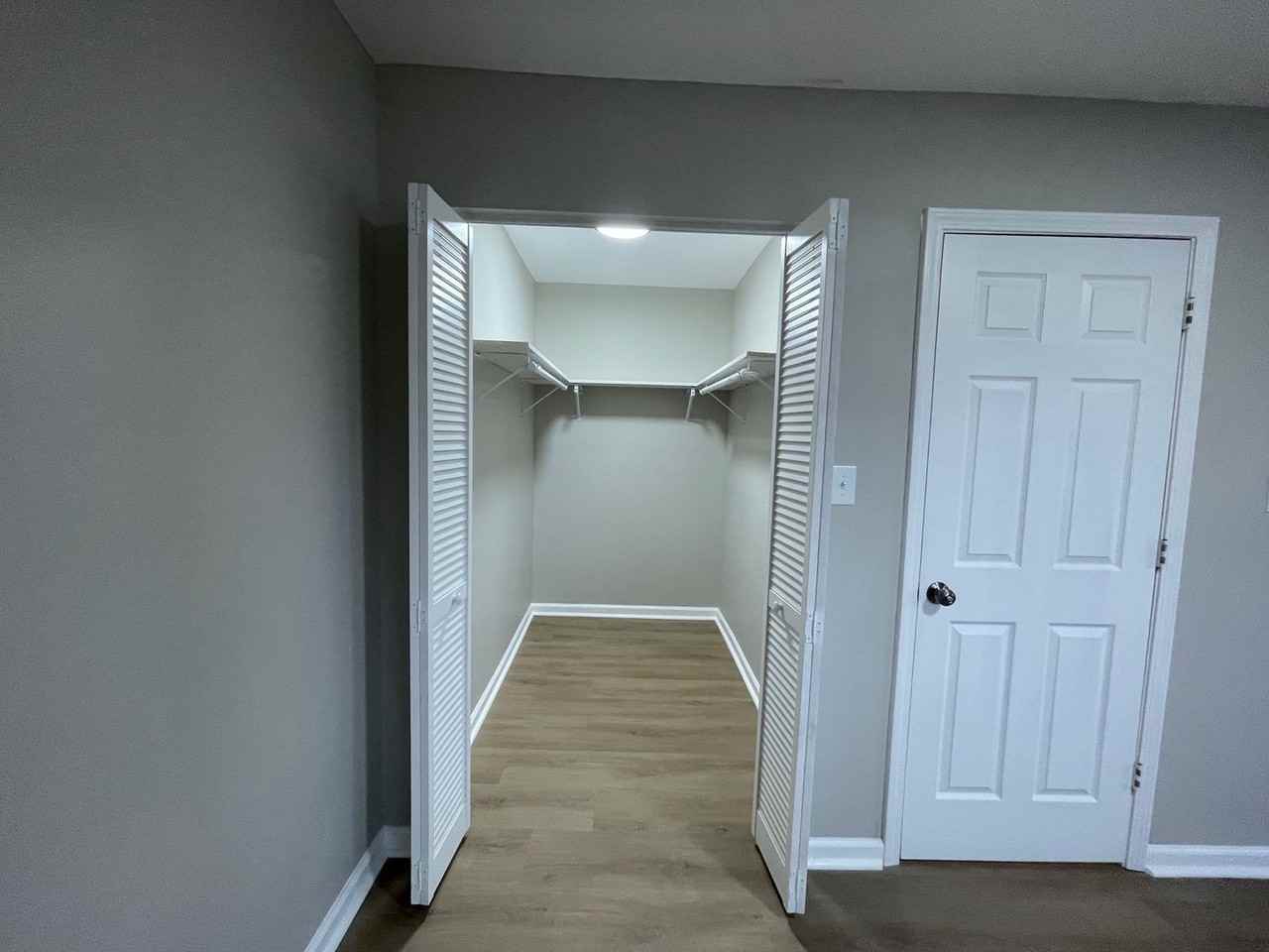 7051 E 11th St - Photo 2 of 7