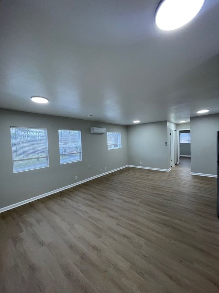 7051 E 11th St - Photo 6 of 7