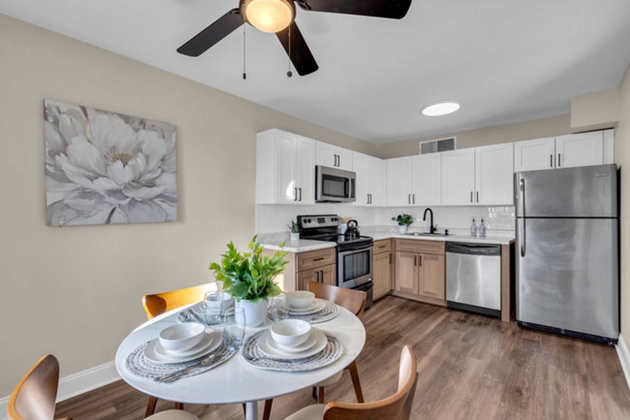 Chateau Apartments - Photo 4 of 50