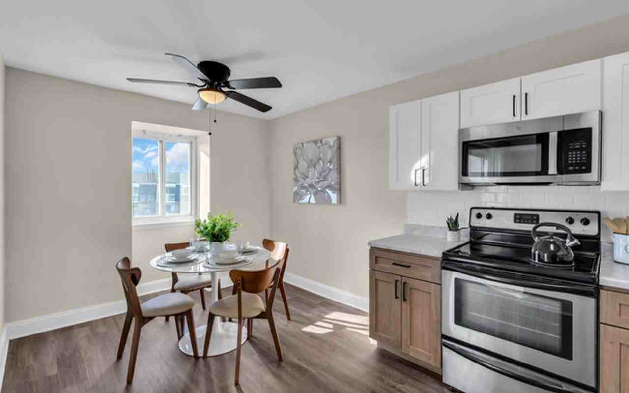 Chateau Apartments - Photo 5 of 50