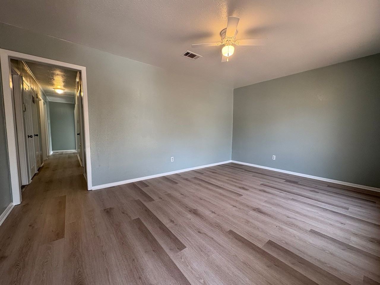 2111 Freewater St - Photo 3 of 13