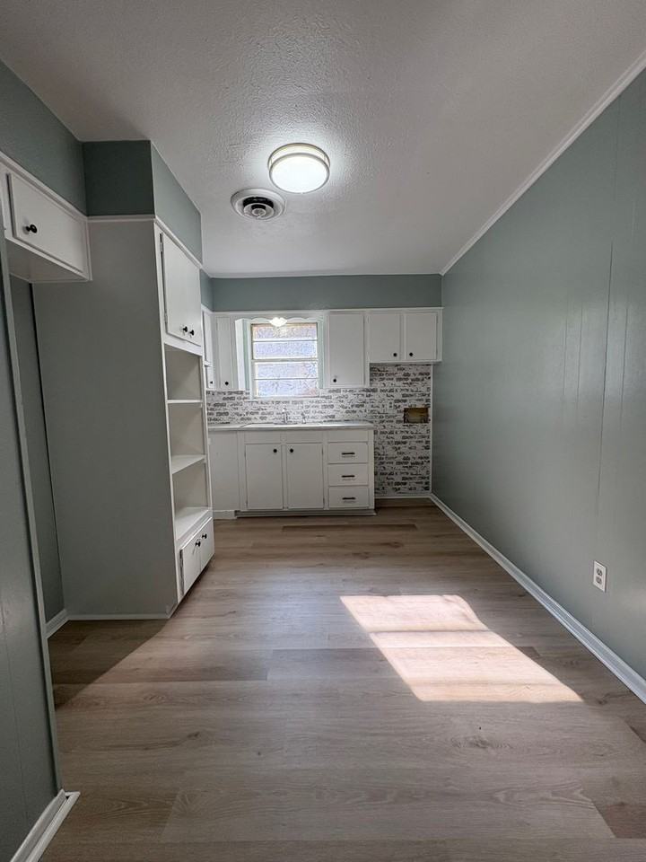 2111 Freewater St - Photo 6 of 13