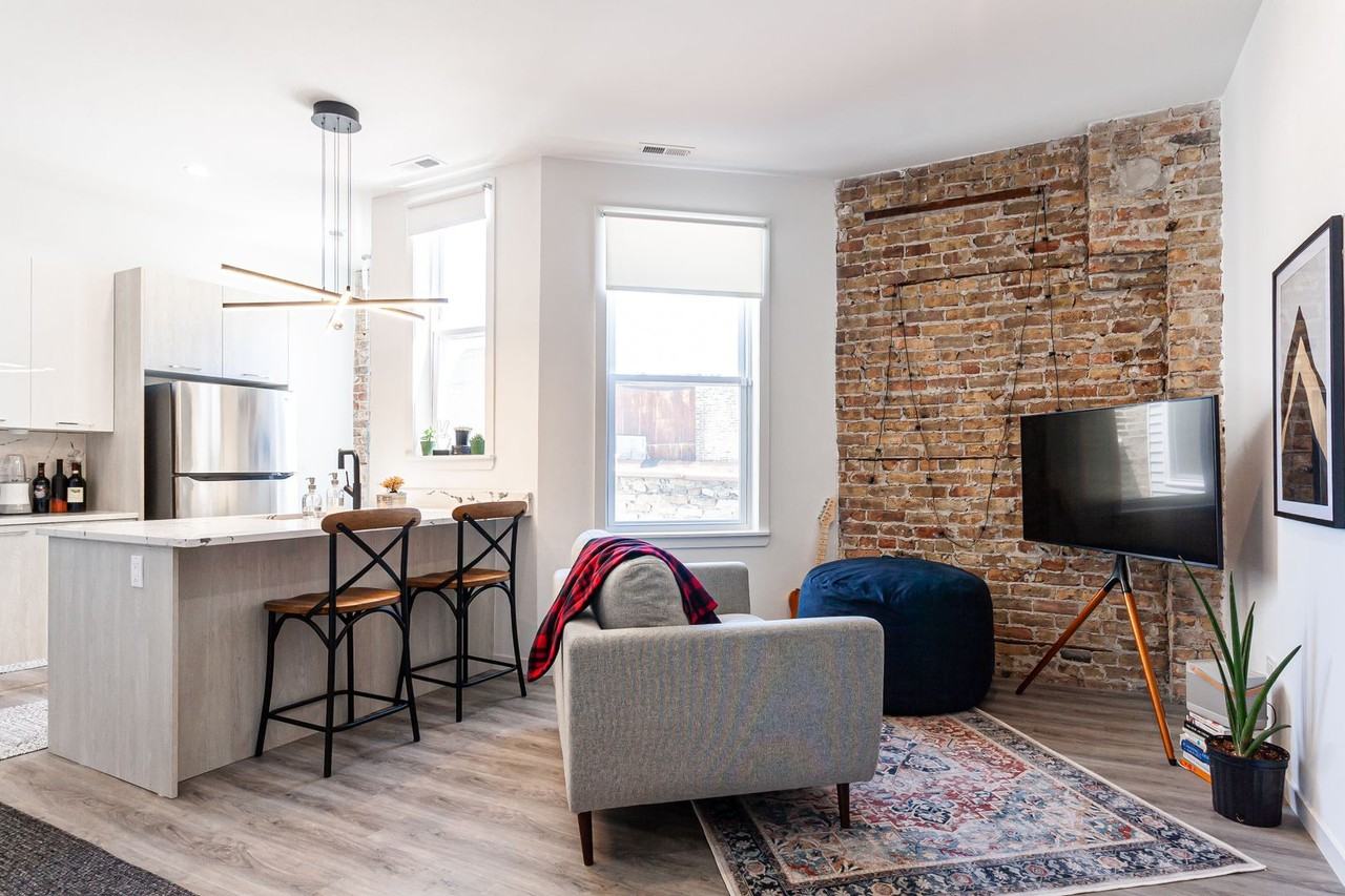 2743 W Division St - Photo 2 of 29