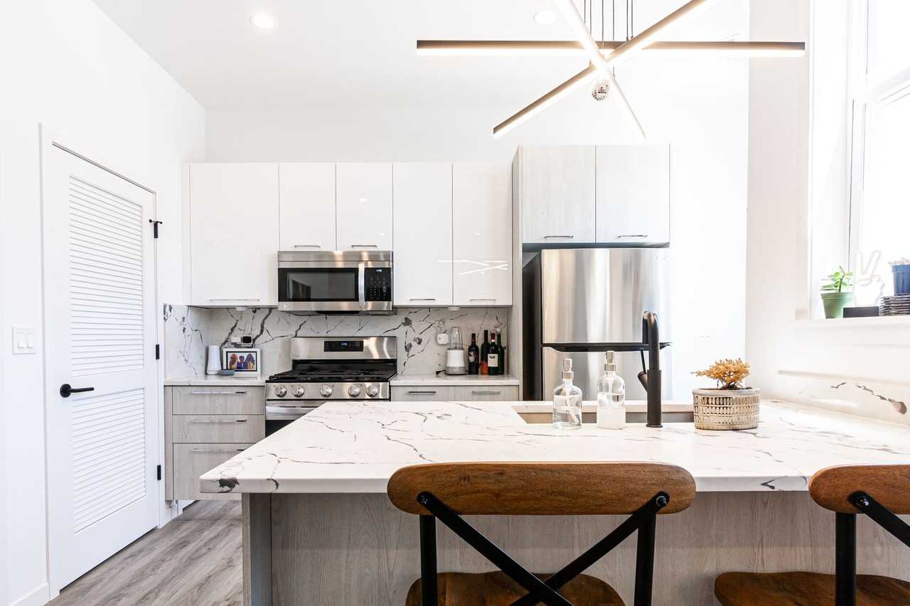 2743 W Division St - Photo 3 of 29