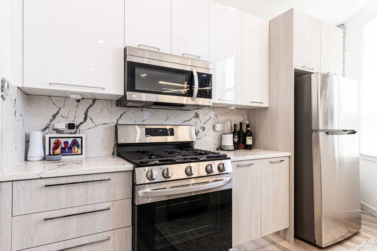 2743 W Division St - Photo 4 of 29