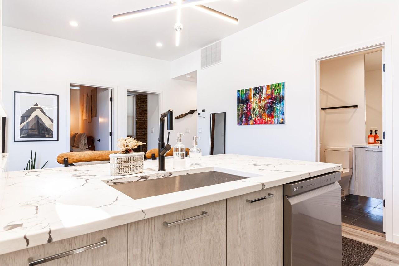 2743 W Division St - Photo 5 of 29