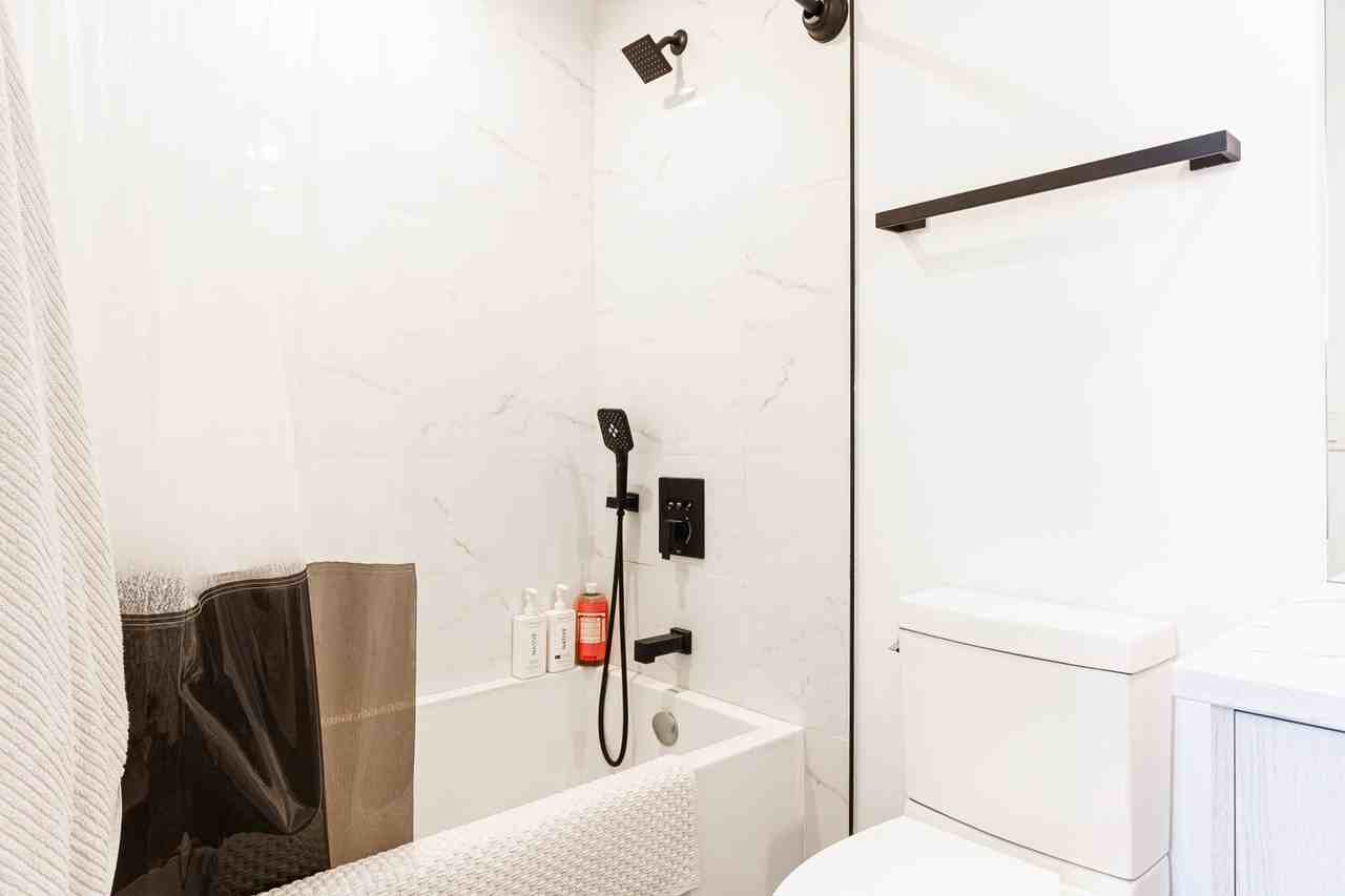 2743 W Division St - Photo 6 of 29