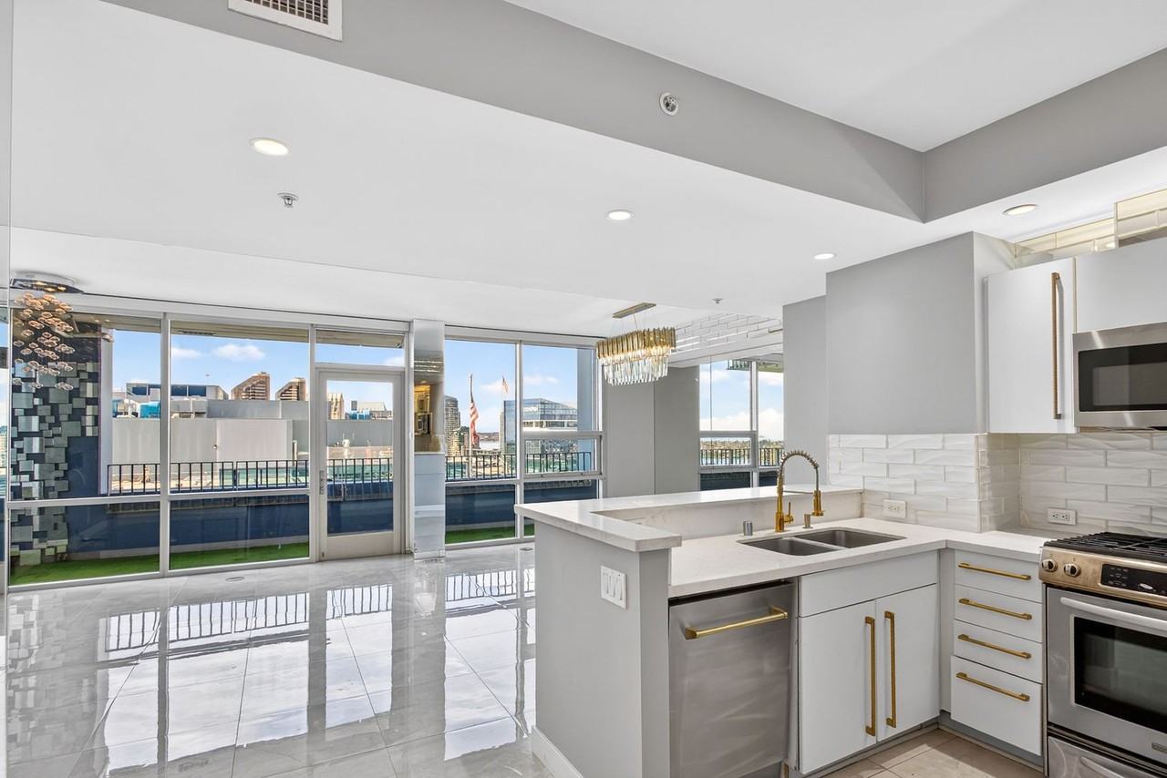 321 10th Ave #2204 - Photo 4 of 39