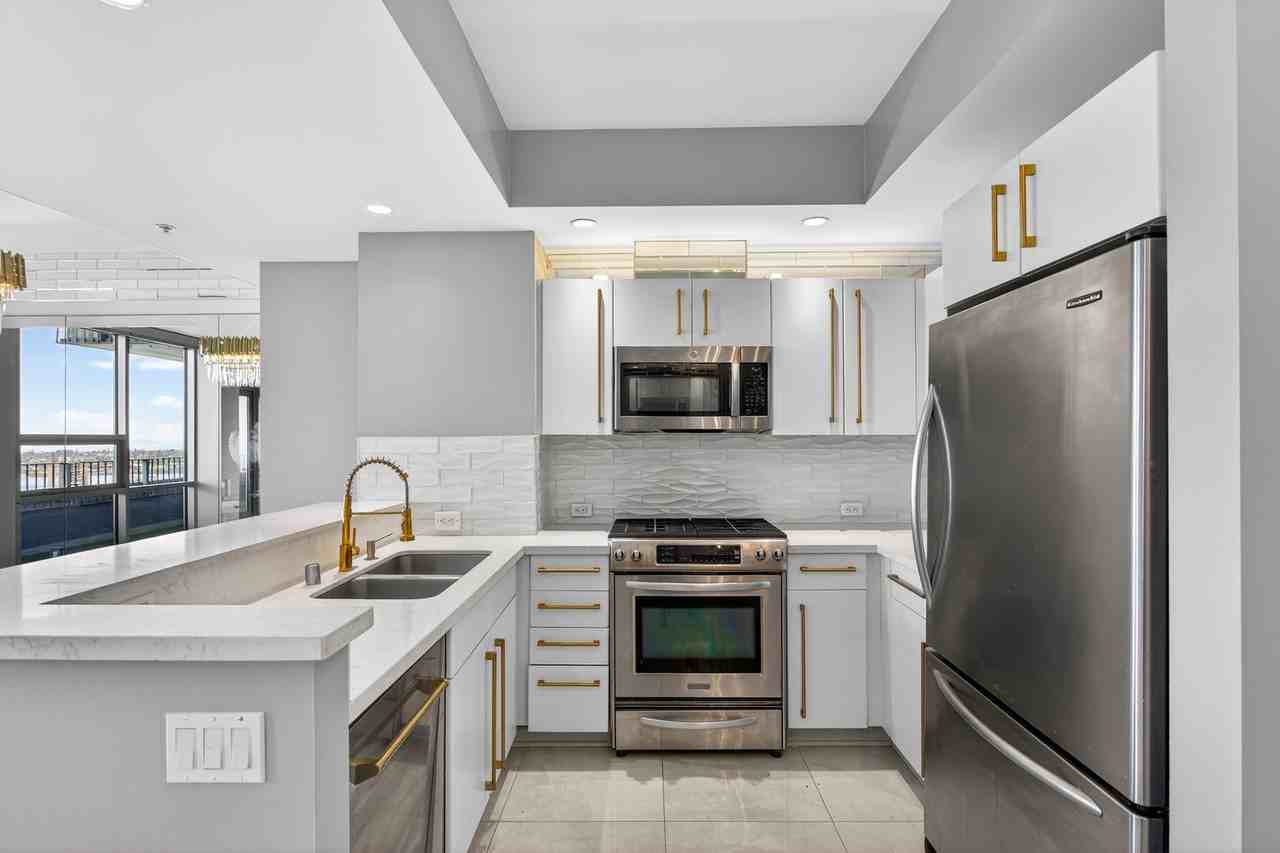 321 10th Ave #2204 - Photo 6 of 39