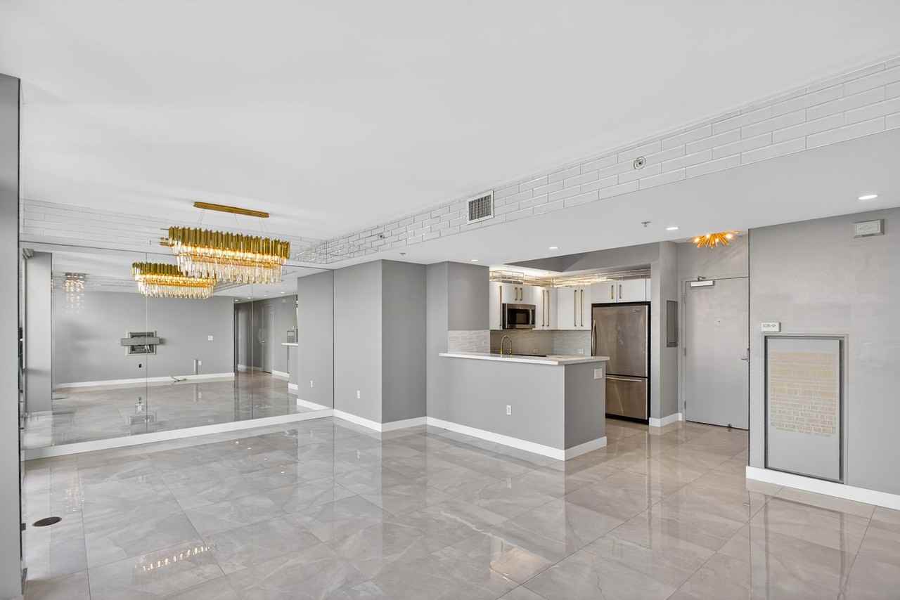 321 10th Ave #2204 - Photo 7 of 39