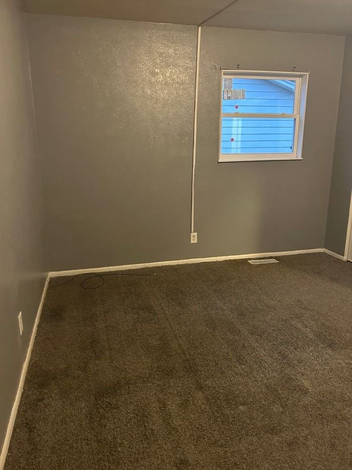 58075 Benham Ave - Photo 5 of 12