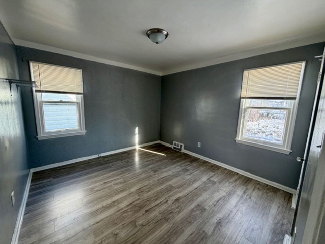 9056 Fielding St - Photo 5 of 14