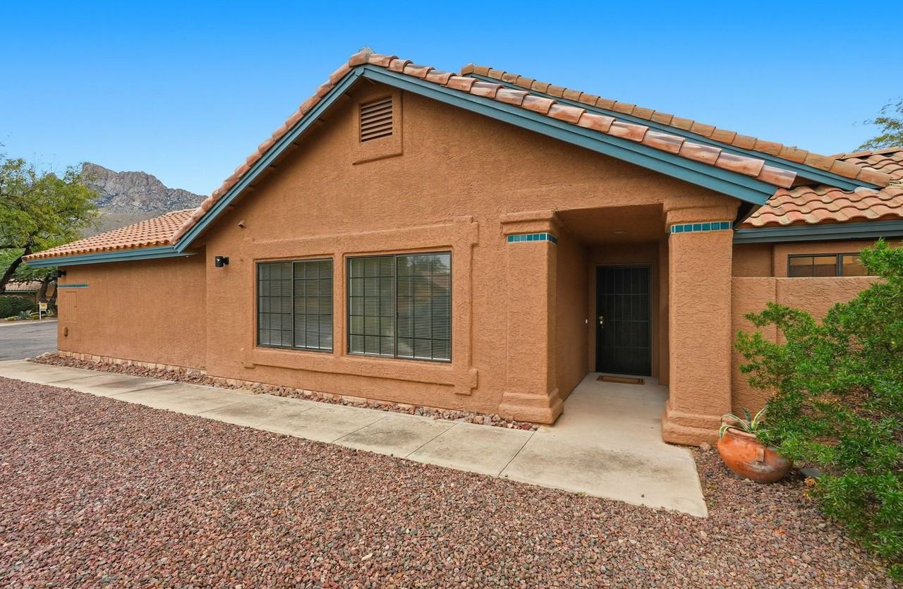 1353 E Stoney Canyon Cir - Photo 3 of 37