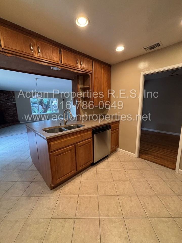 906 Vine Ave - Photo 2 of 10