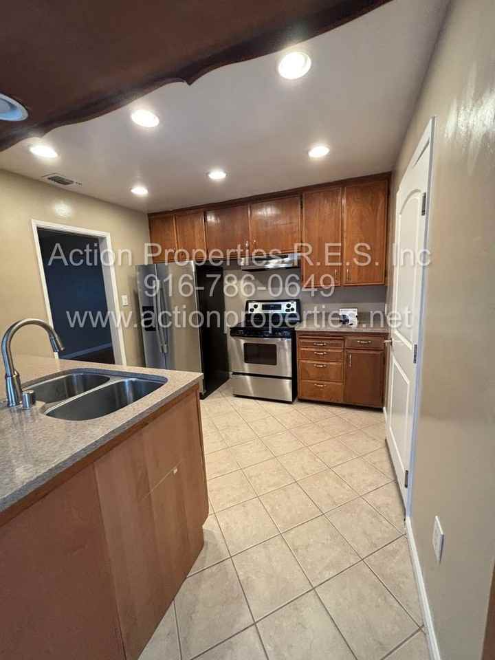 906 Vine Ave - Photo 3 of 10