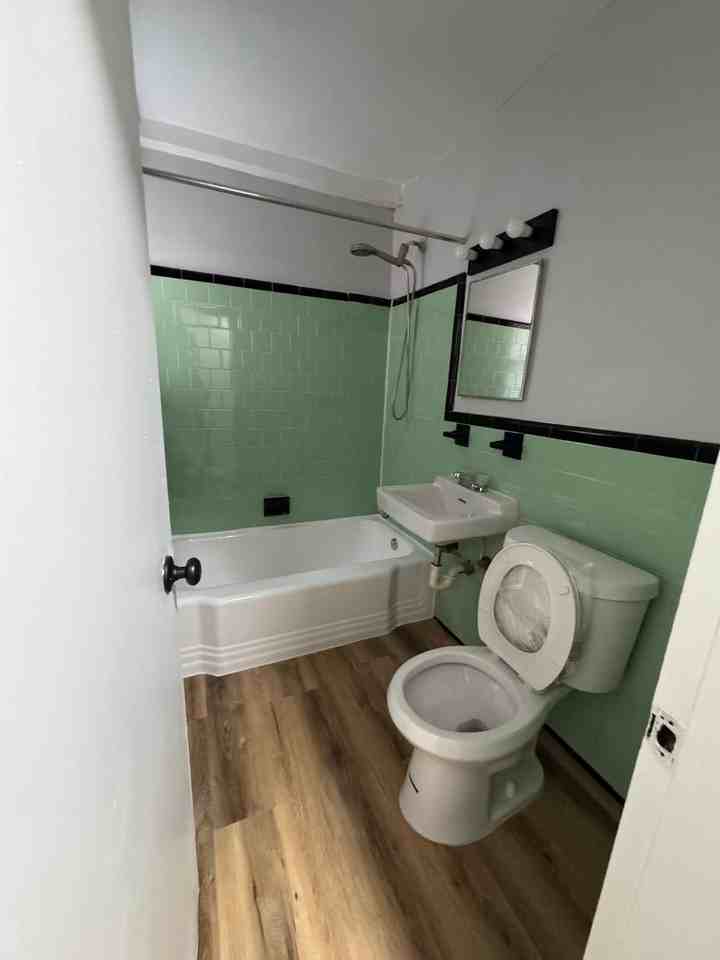 1649 FRANKLIN ST NE - Photo 5 of 15