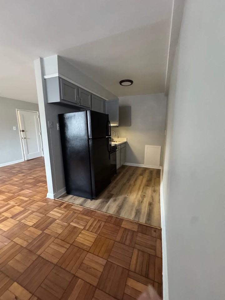 1649 FRANKLIN ST NE - Photo 7 of 15