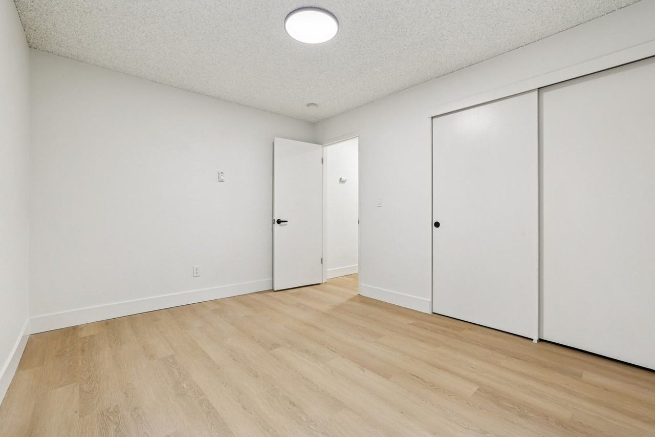 Olympic West Apartments - Photo 5 of 33