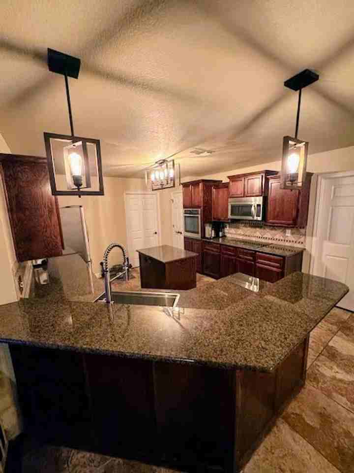 220 Derek Ln - Photo 7 of 21