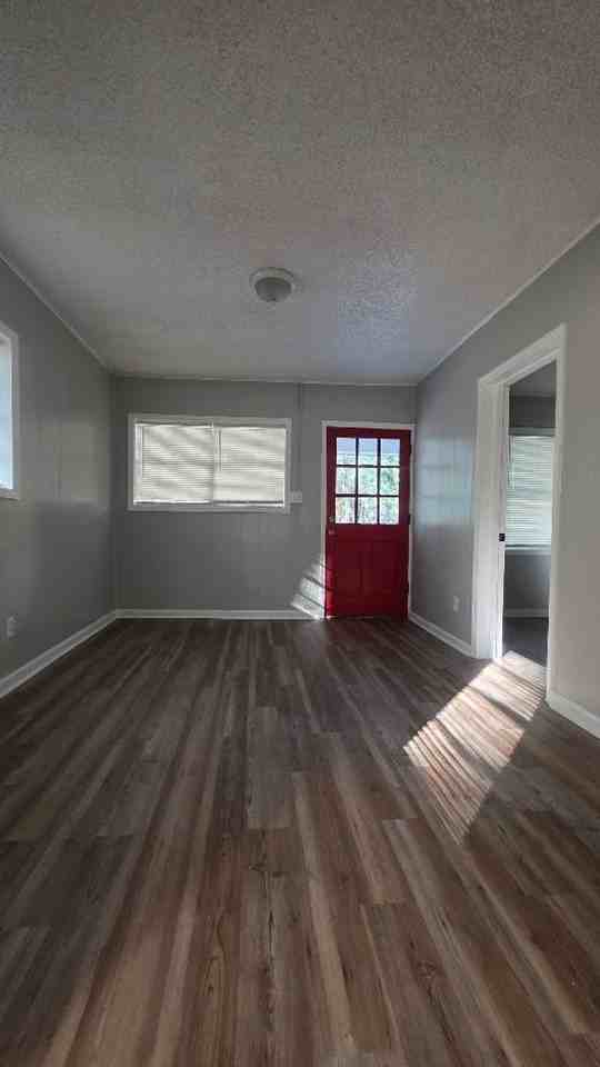 602 Scroggins Ave - Photo 3 of 14