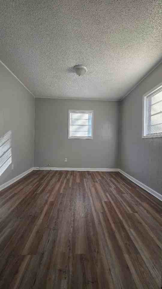 602 Scroggins Ave - Photo 4 of 14