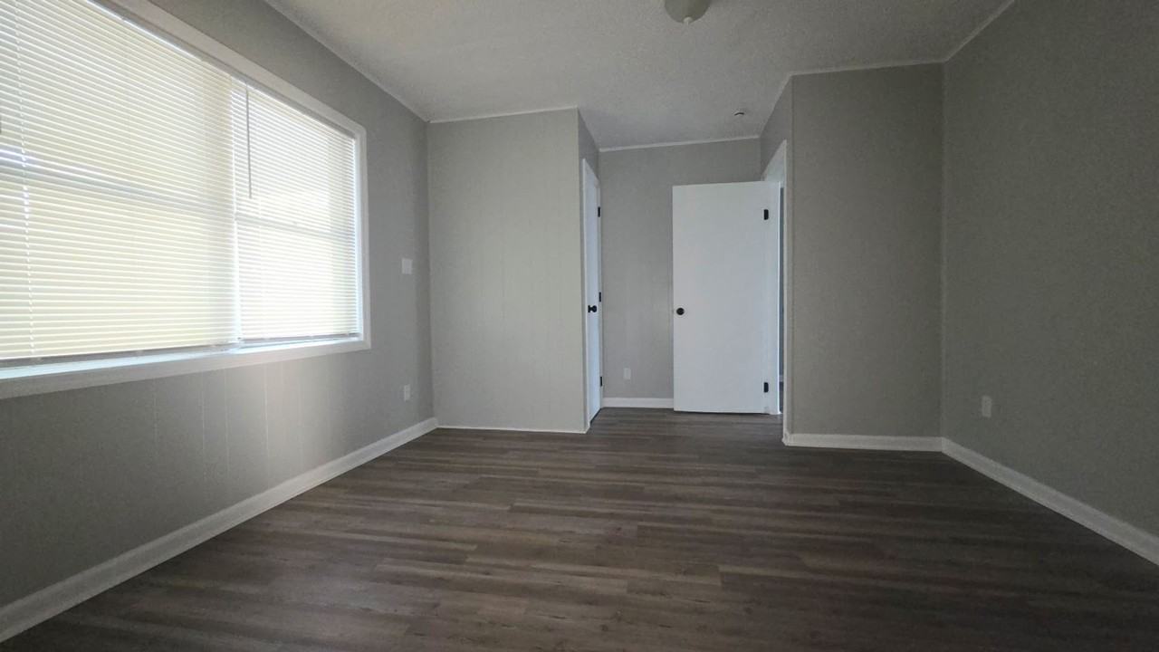 602 Scroggins Ave - Photo 5 of 14