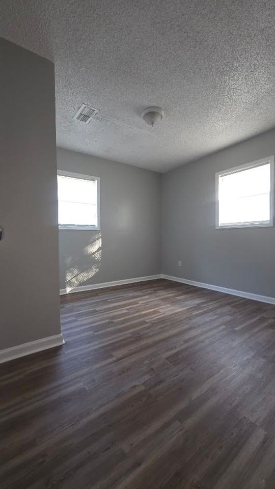 602 Scroggins Ave - Photo 7 of 14