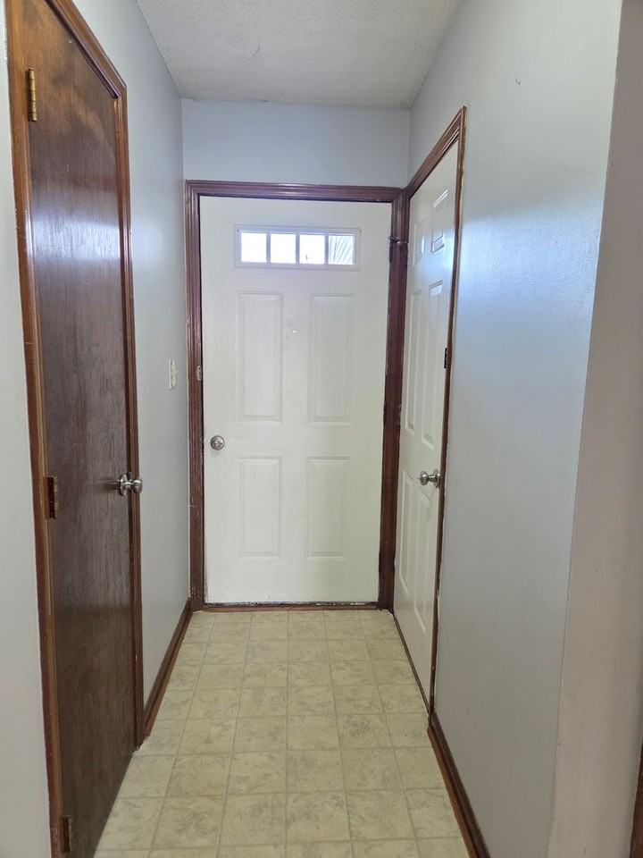 629 Potomac Ct - Photo 2 of 11