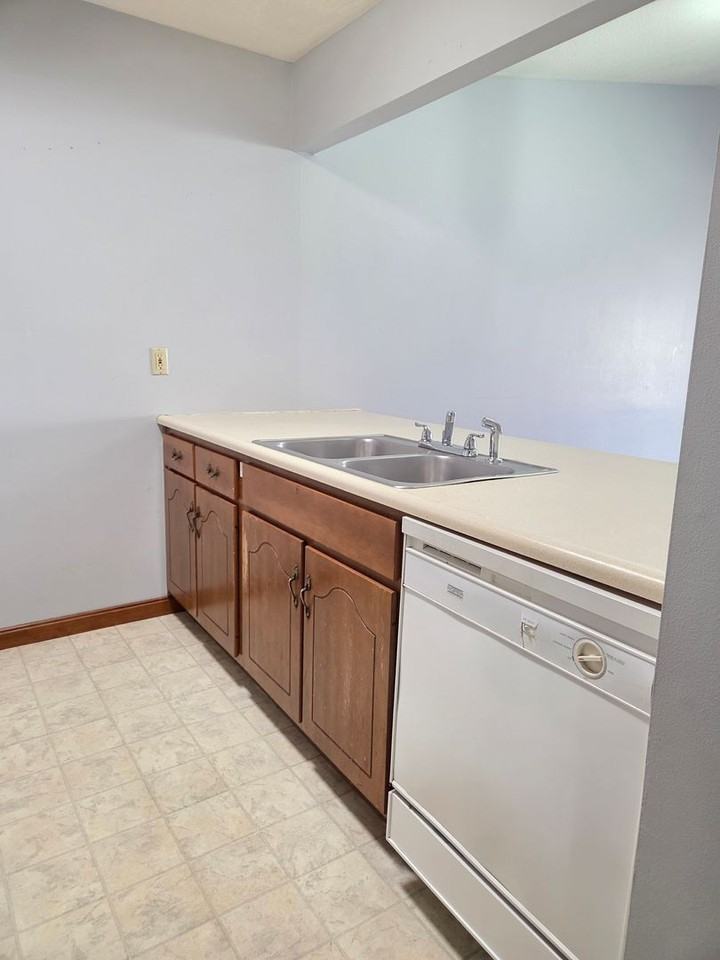 629 Potomac Ct - Photo 6 of 11