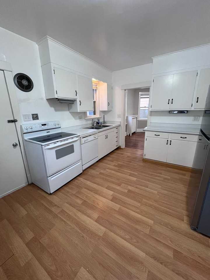 625 N 16th Ave E - Photo 5 of 22