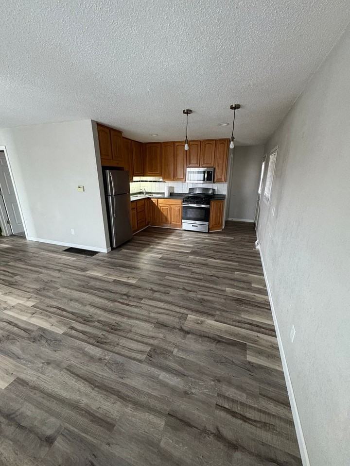 1563 Oakwood Dr - Photo 6 of 13