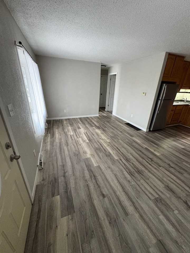 1563 Oakwood Dr - Photo 7 of 13