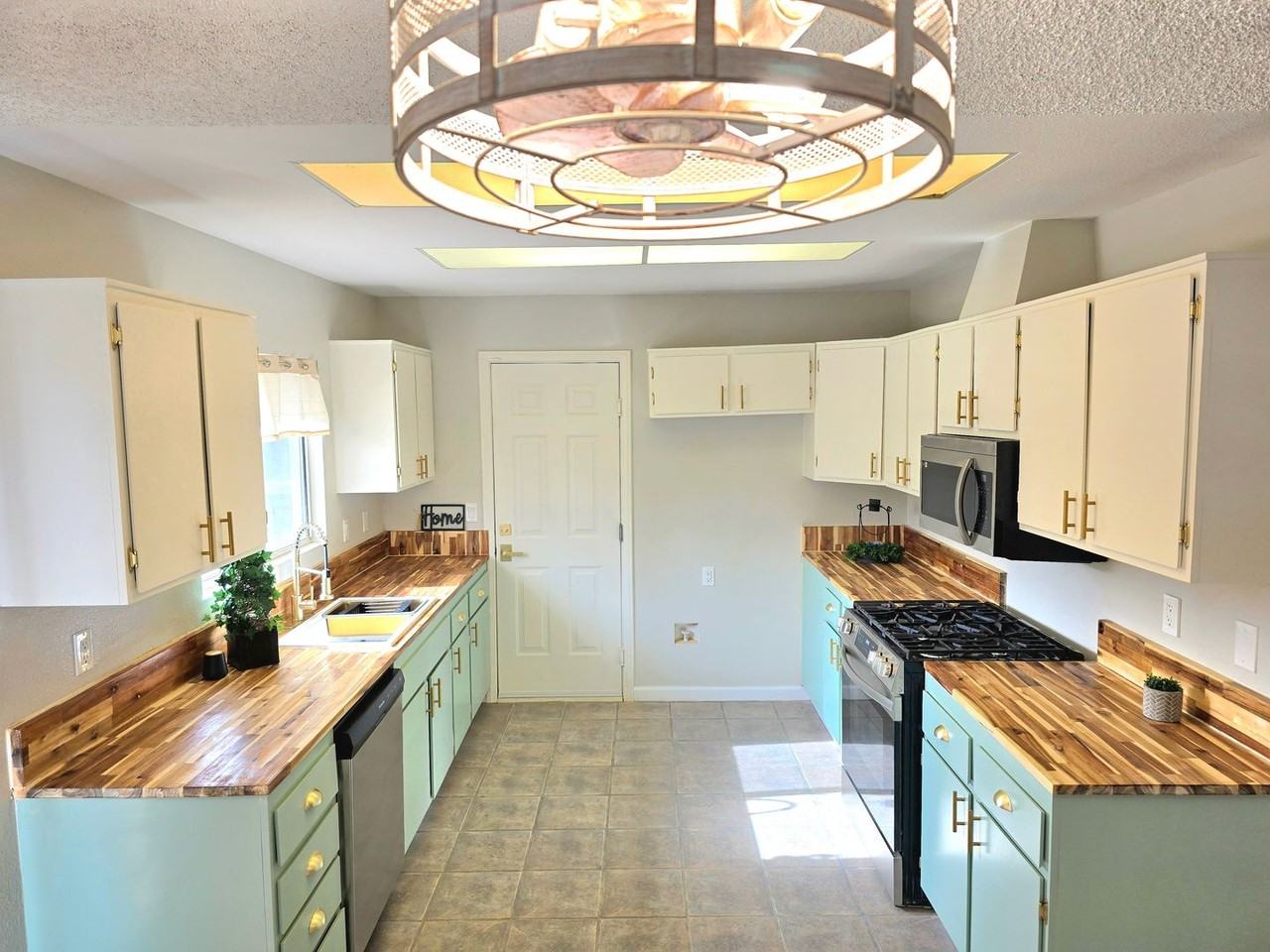 6213 Baileya Ave - Photo 2 of 19