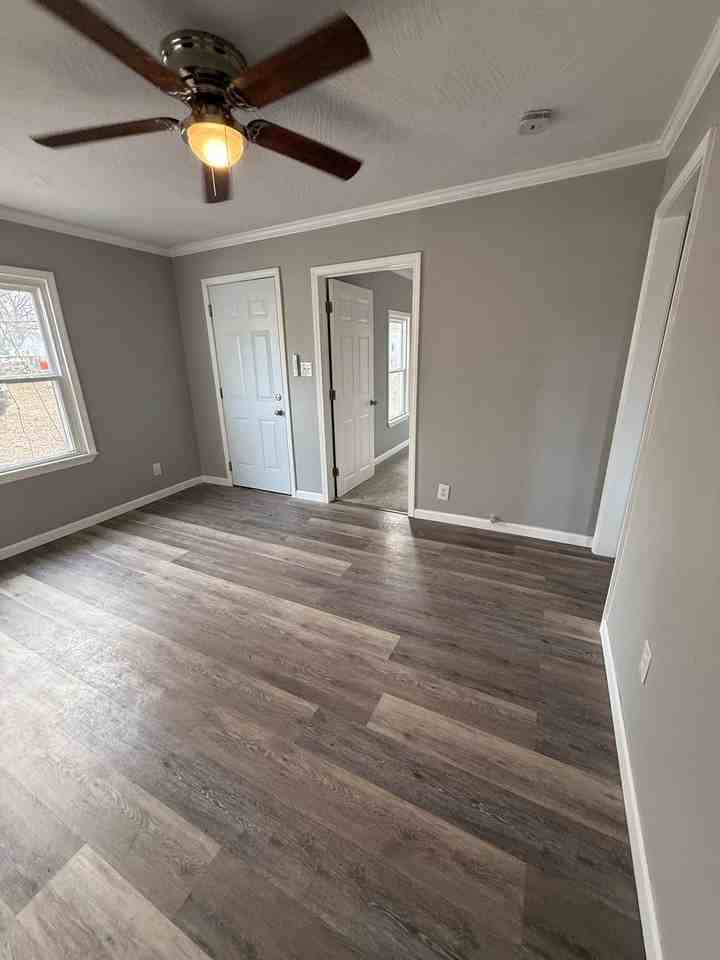 341 N Warren Ave - Photo 4 of 10