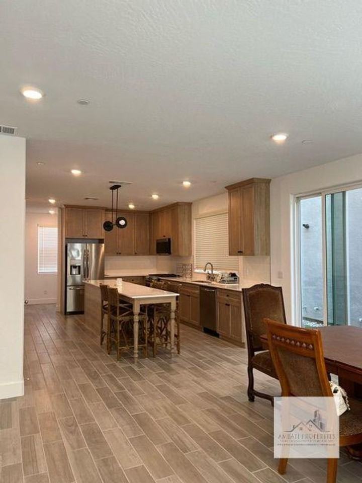 2710 E Tamarind Dr - Photo 6 of 21