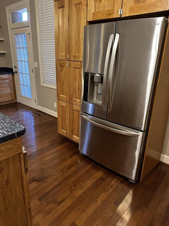 1023 S 1st St - Photo 3 of 14