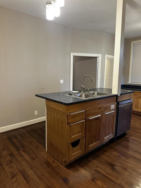 1023 S 1st St - Photo 4 of 14