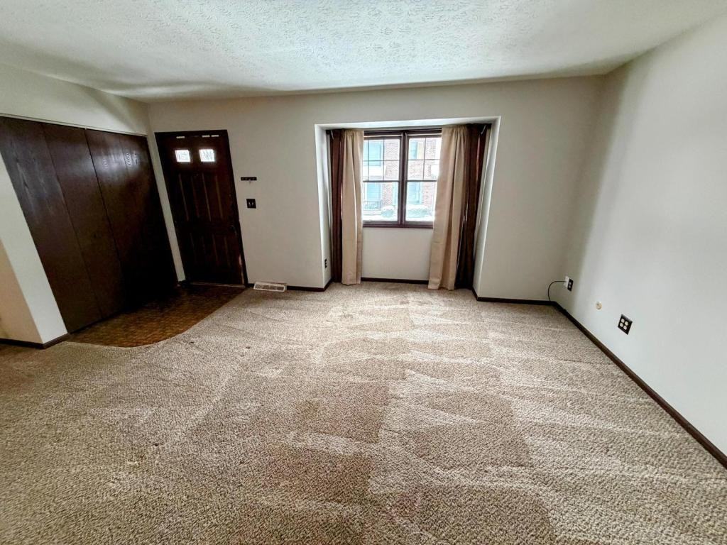 6022 Applecrest Ct - Photo 3 of 15