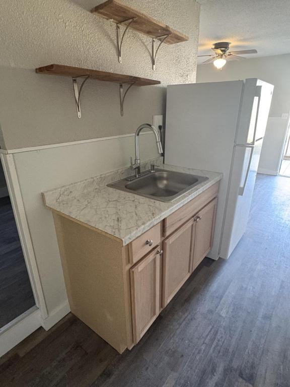 1610 Chippewa Ave Se - Photo 5 of 9