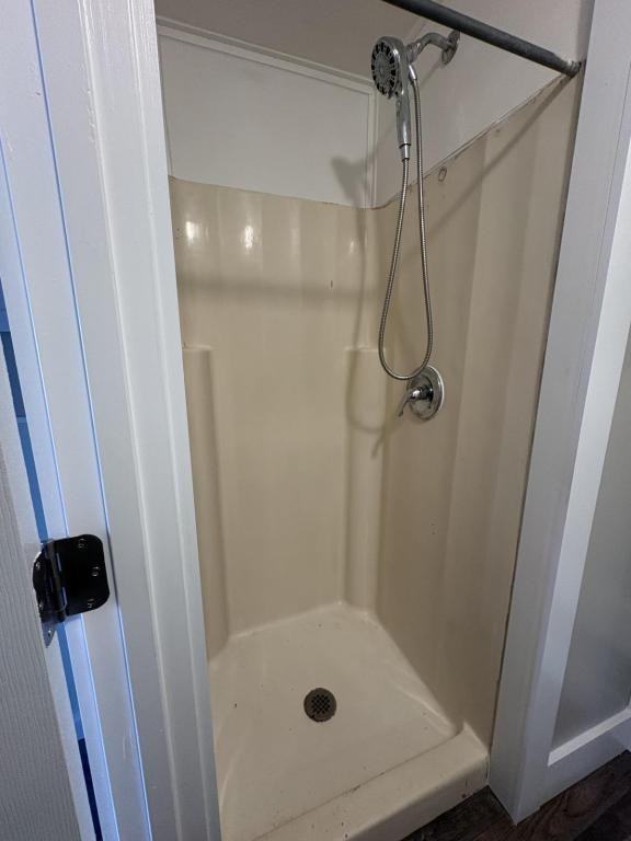 1610 Chippewa Ave Se - Photo 7 of 9