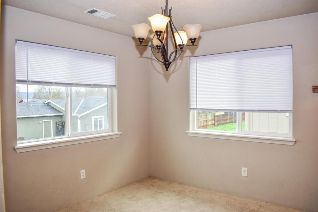 652 Midway Rd - Photo 5 of 17